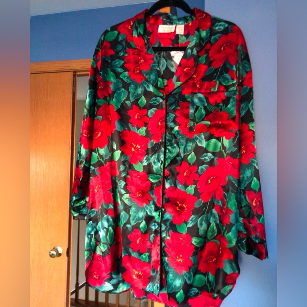 Vintage Victoria Secret Christmas Poinsettia Sleep Shirt Size Med NWT